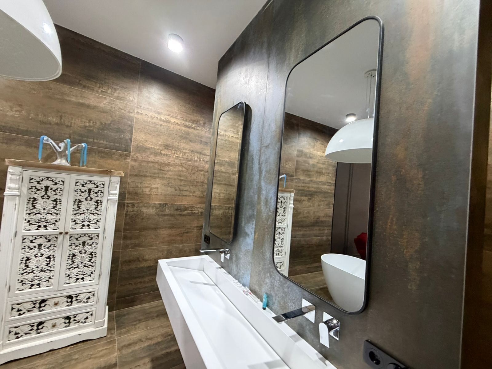 Habitación de lujo doble, baño privado, vistas a la ciudad | Baño | Secador de pelo, zapatillas, toallas y jabón