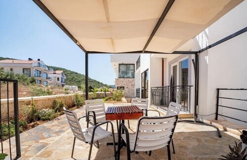 Kaş Eylül Suit Apart