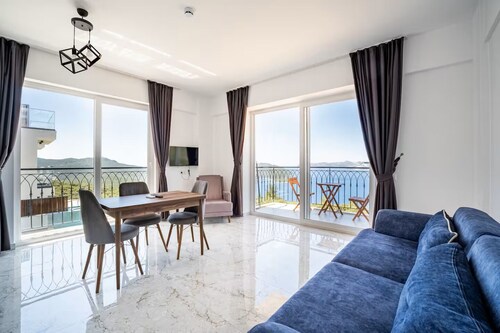 Kaş Eylül Suit Apart