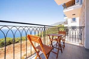 Basic-Apartment, Balkon, Meerblick | Terrasse/Patio