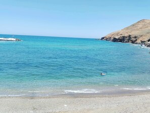 På stranden