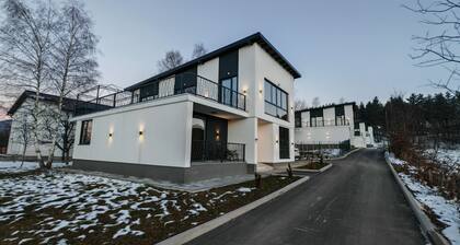 Spacious 5-bedroom villa with WiFi, access to gym and pool in charming Tarčin