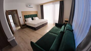 5 bedrooms, iron/ironing board, WiFi, bed sheets