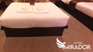 Tripla familiare | Una scrivania, Wi-Fi gratuito