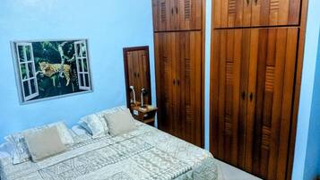 Quarto triplo família, banheiro privativo, vista para o jardim | Roupas de cama antialérgicas, individualmente decorados