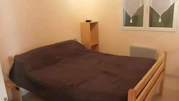 1 bedroom, travel crib, bed sheets