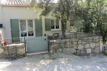 Exterior. House with terrace - Nature and tranquillity