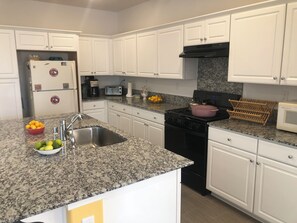 Mikrowelle, Ofen, Herdplatte, Geschirrspüler