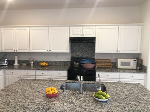 Mikrowelle, Ofen, Herdplatte, Geschirrspüler