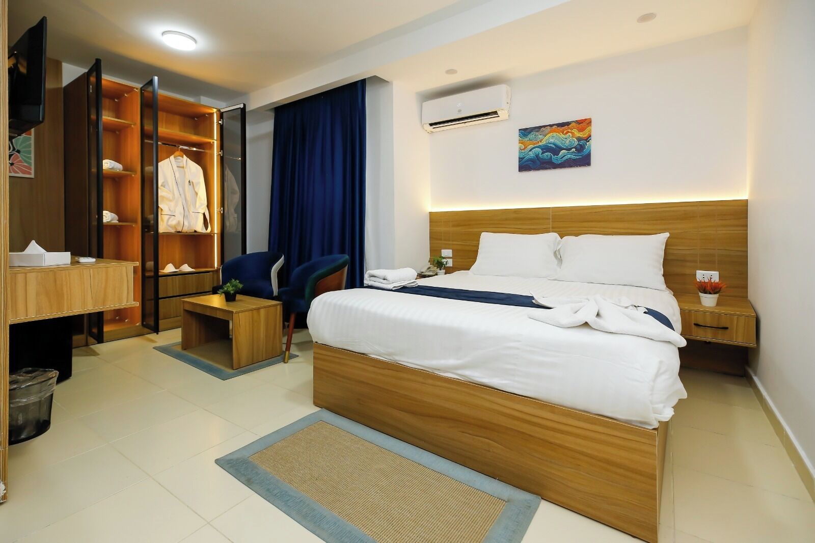 华丽双人房或双床房 | 办公桌、笔记本电脑工作区、遮光窗帘、熨斗/熨衣板