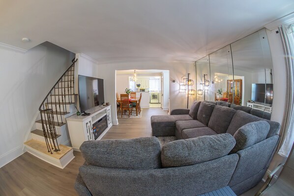 Smart TV, fireplace - ComfiNook Retreat- 3BR Near PHL Airport + Parking + WiFi + AC (Sharon Hill)