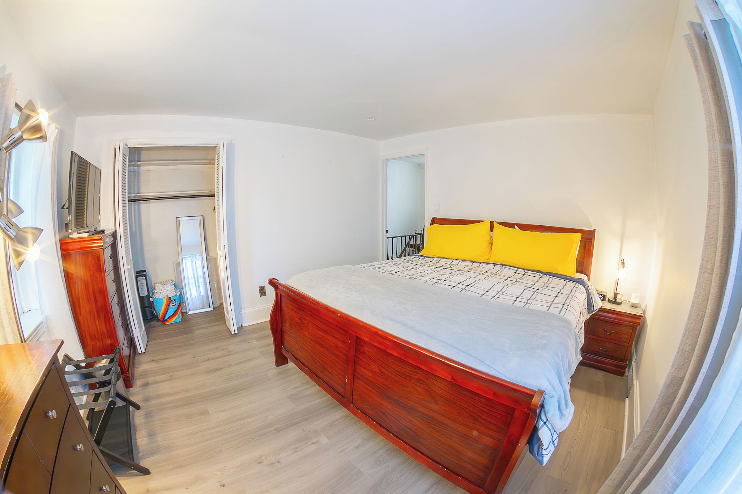 3 makuuhuonetta, silitysrauta/-lauta, ilmainen Wi-Fi, vuodevaatteet