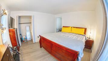 3 slaapkamers, een strijkplank/strijkijzer, gratis wifi, beddengoed