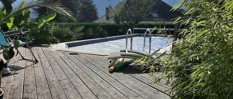 Banyera d'hidromassatge a l'aire lliure