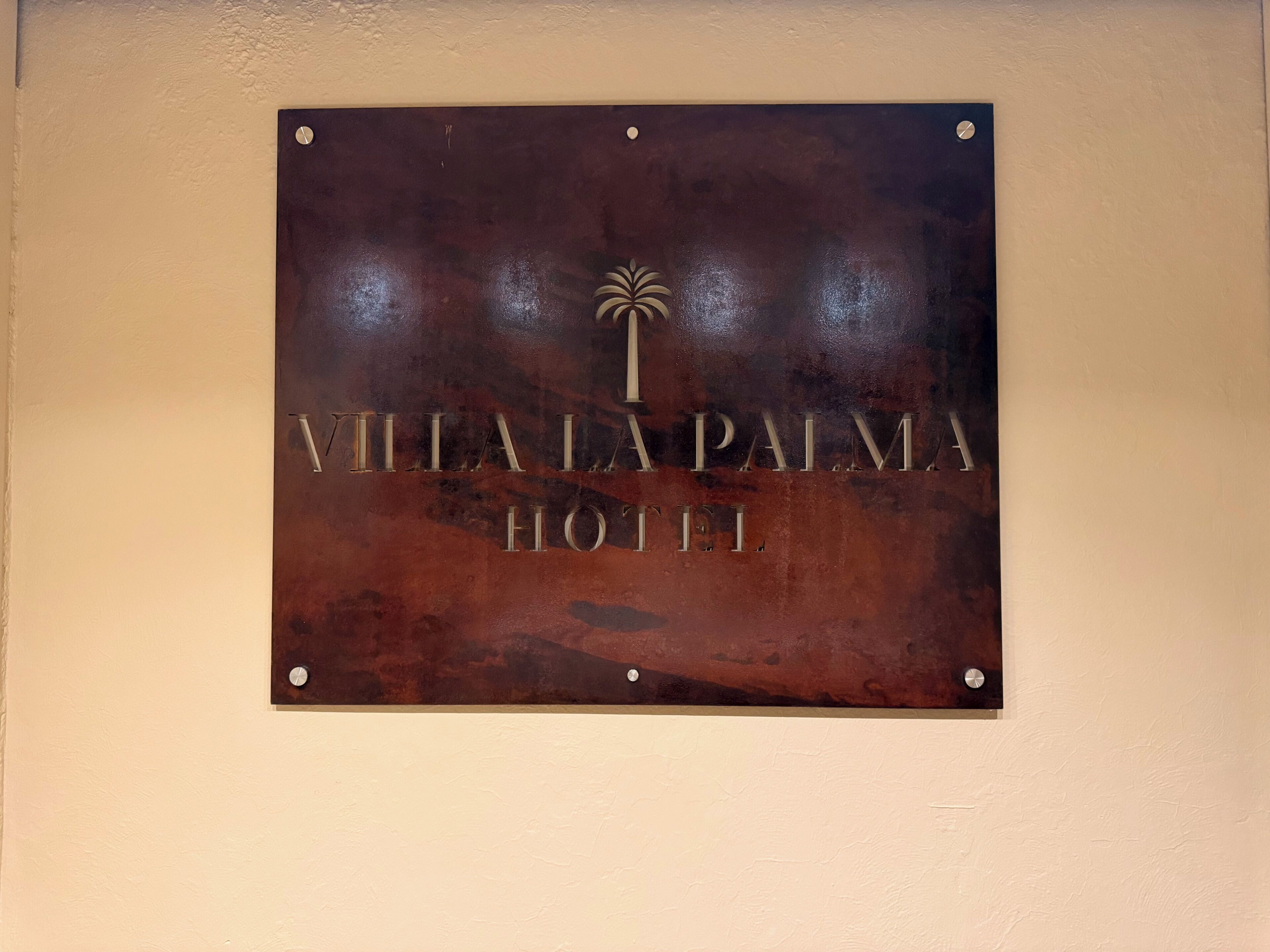 A sign for Villa La Palma Hotel.