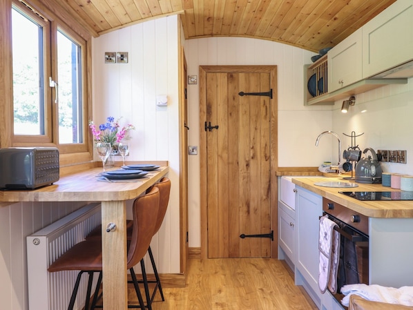 Cookware/dishes/utensils - Celyn (Dolgellau)