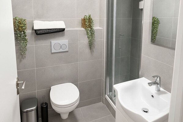 Shower, towels