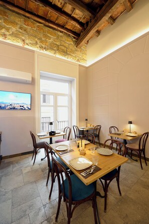 含每日全套早餐