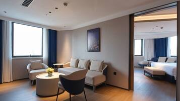 Panoramic view of the Bund, one living room, one bedroom suite | Hypo-allergenic bedding, down comforters, memory foam beds, free minibar