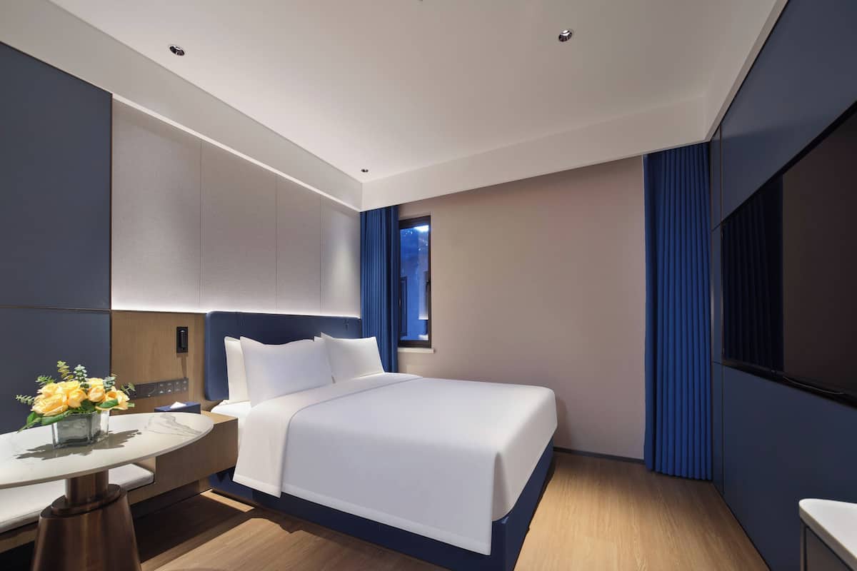 Fashion King Room - Interior Window | View from room