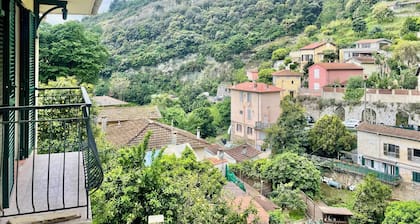 Charming two-room apartment on the heights of Menton, 10 minutes from downtown