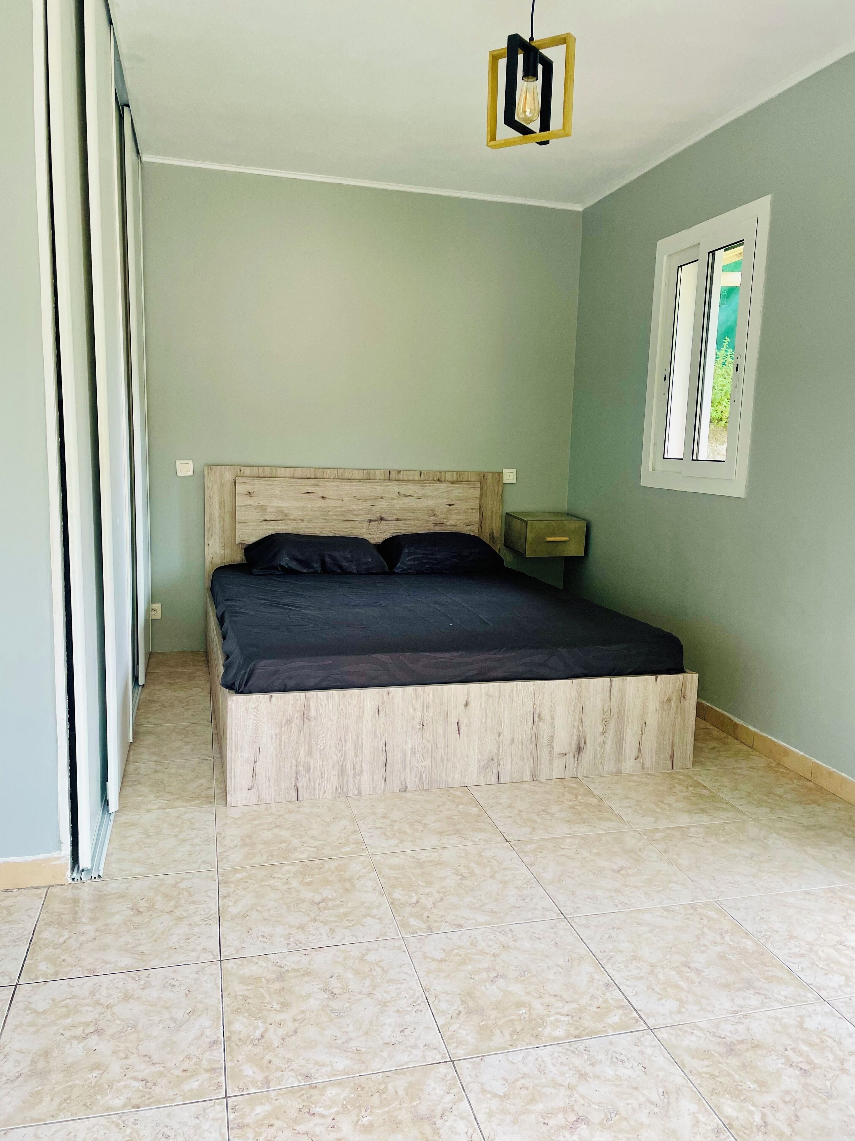 1 chambre, lit parapluie, Wi-Fi gratuit, draps fournis