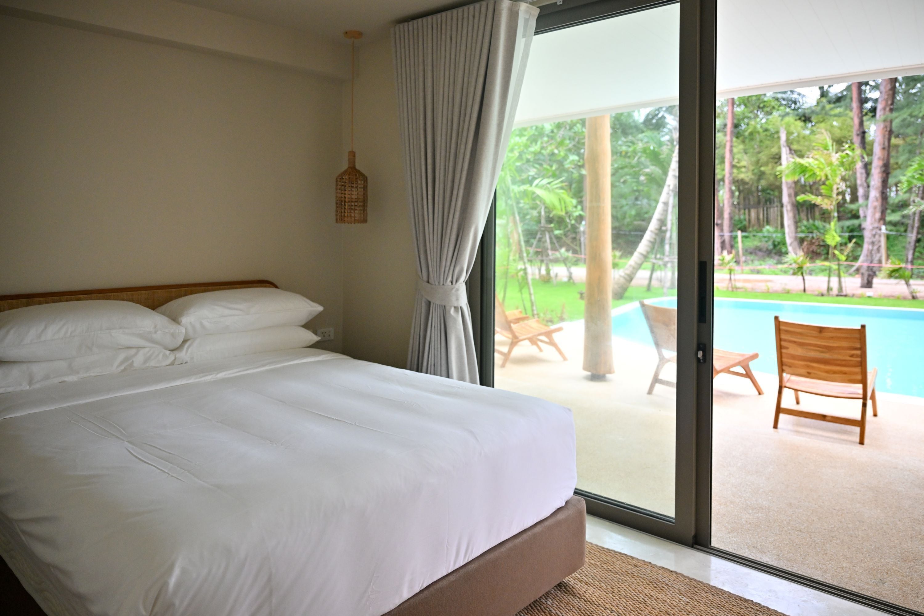 Room, 1 Queen Bed, Poolside | In-room safe, blackout drapes, free WiFi, bed sheets