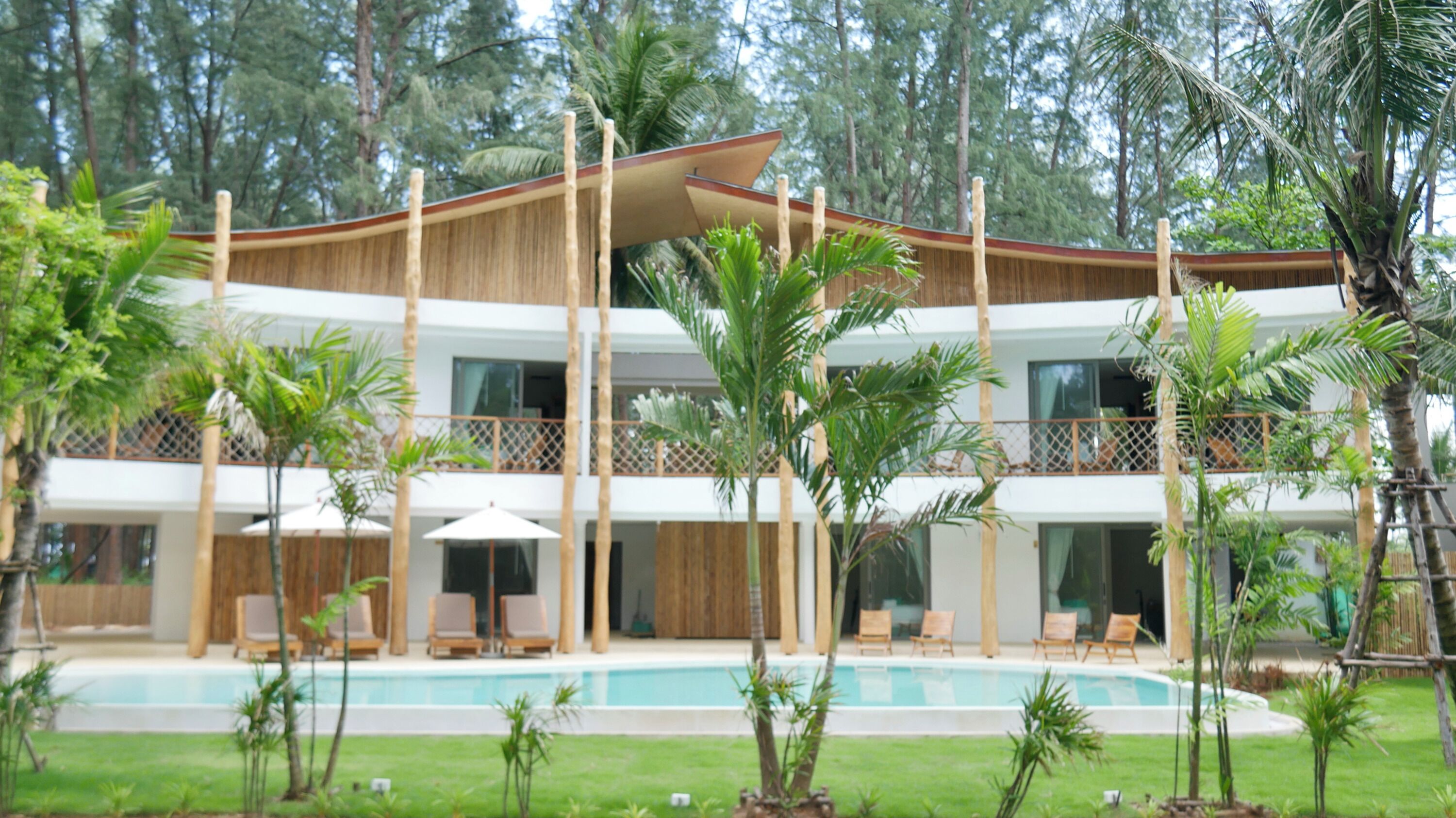 Outdoor pool, pool loungers