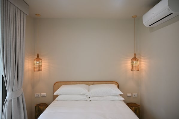 In-room safe, free WiFi, bed sheets