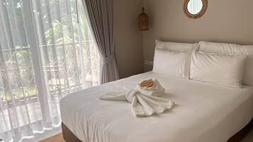 Room, 1 Queen Bed, Pool View