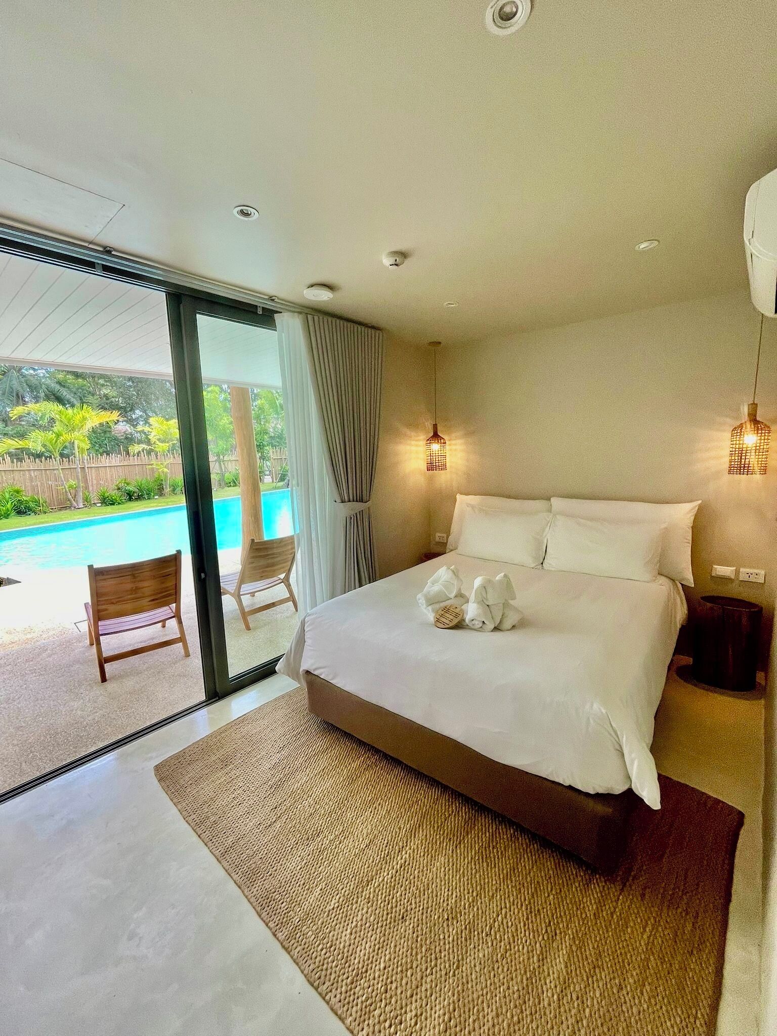 Room, 1 Queen Bed, Poolside | In-room safe, blackout drapes, free WiFi, bed sheets