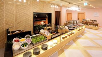 Desayuno buffet diario (JPY 4400 por persona)