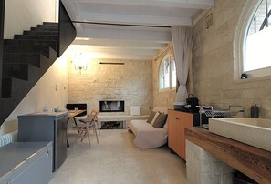 Téléviseur, foyer, bureau