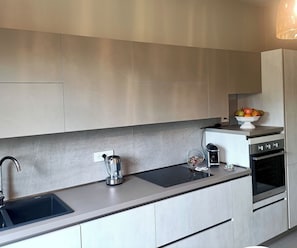 Réfrigérateur, four, plaque de cuisson, lave-vaisselle