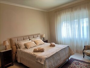 3 bedrooms, iron/ironing board, free WiFi, bed sheets
