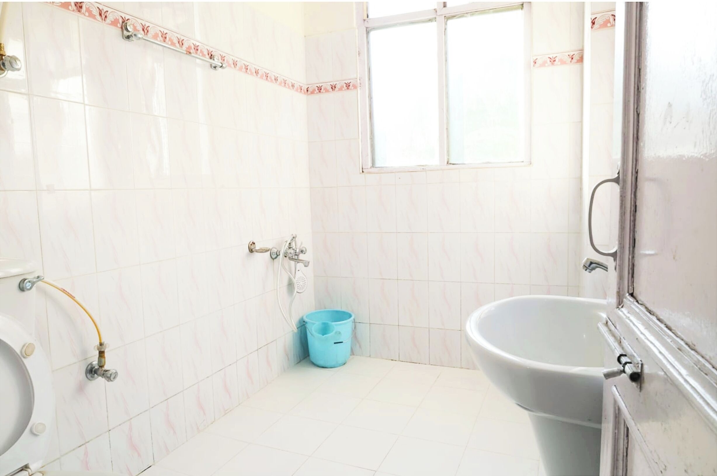 Superior Double Room, City View | Bathroom | Shower, rainfall showerhead, free toiletries, slippers