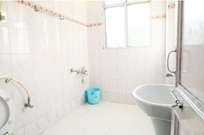 Superior Double Room, City View | Bathroom | Shower, rainfall showerhead, free toiletries, slippers - Dalhousie Hotel Paradise Hill View (Dalhousie)