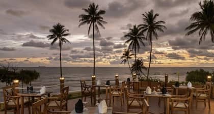 Beachfront Luxury, 3BR Duplex, Views, Pool, Dining & Steps to Sand, Galle,