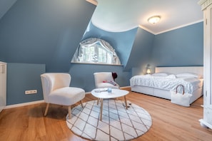 3 bedrooms, in-room safe, desk, iron/ironing board