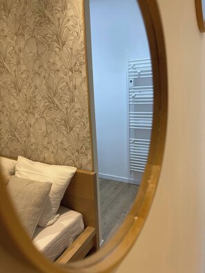 2 bedrooms, iron/ironing board, travel cot, WiFi