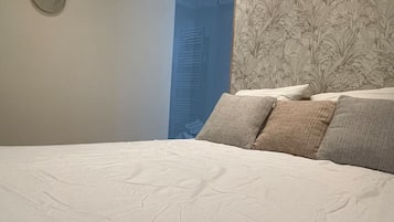 2 slaapkamers, een strijkplank/strijkijzer, reisbedje, wifi