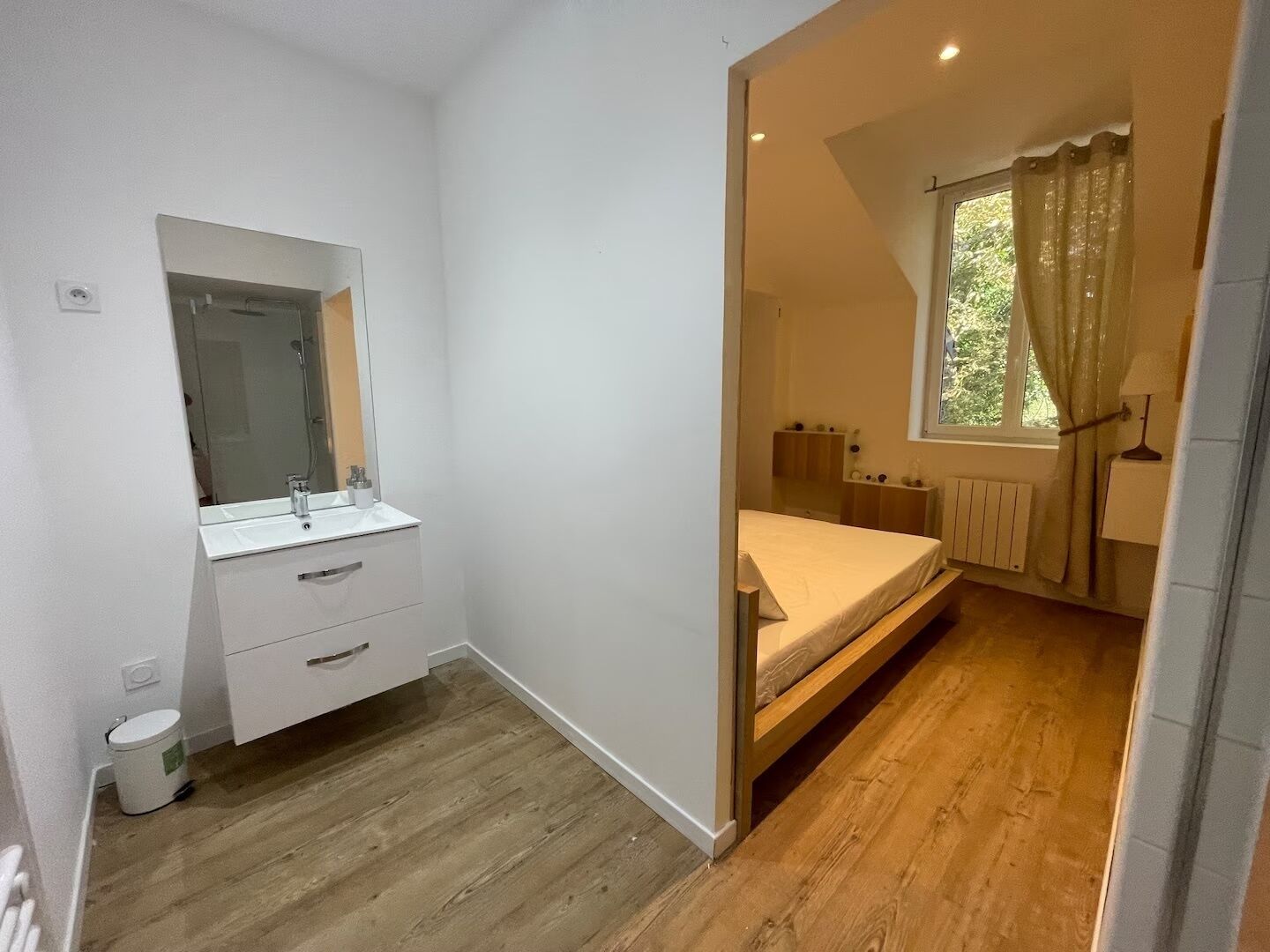 2 dormitorios, tabla de planchar con plancha, cuna de viaje y wifi