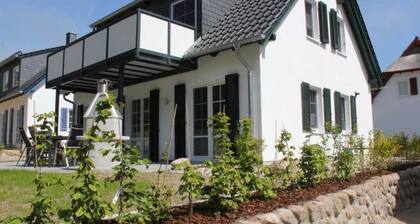 Relax in the vacation apartment "SĂŒnnhuus" at the coastal forest in Koserow - Am