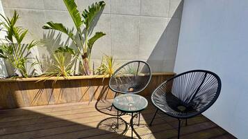 Luxury Apartment | Premium bedding, memory foam beds, free WiFi, bed sheets