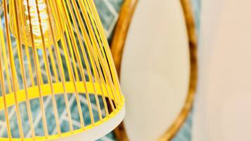 Premium Apartment | Bathroom | Shower, free toiletries, hair dryer, towels