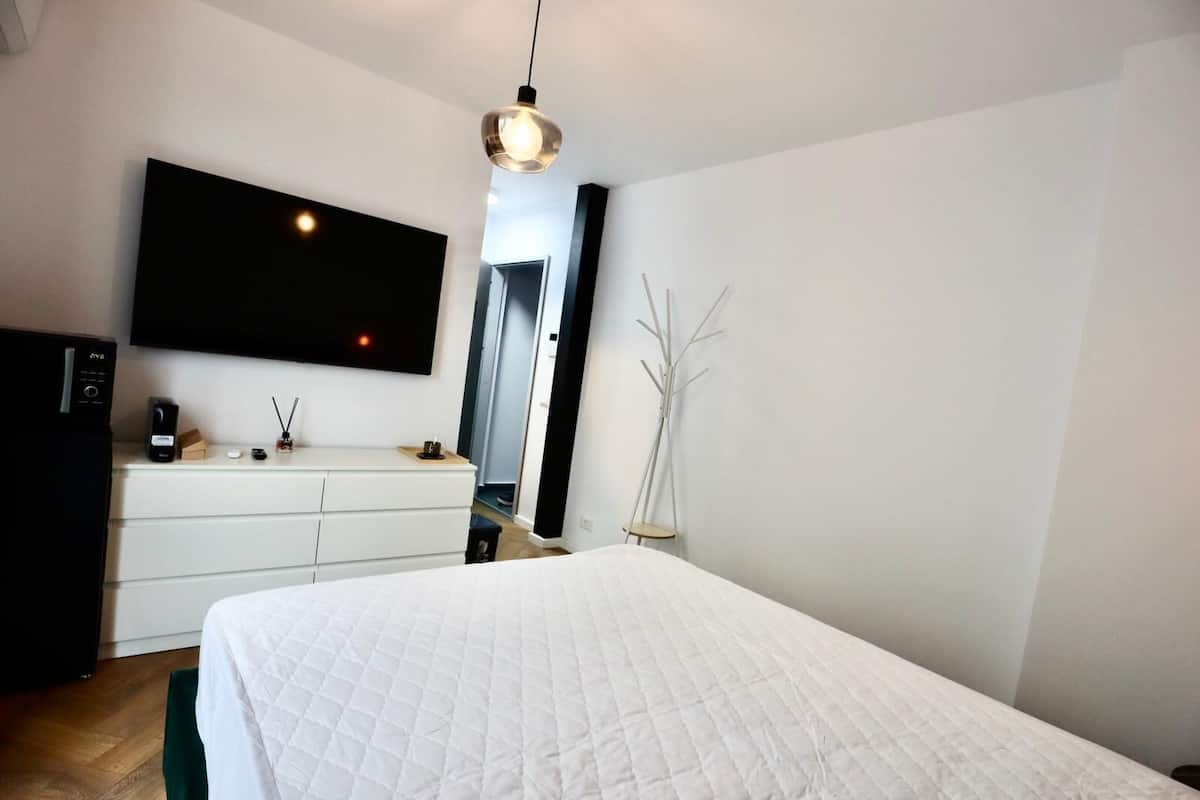 Deluxe Double Room, Balcony, City View | 1 bedroom, free WiFi