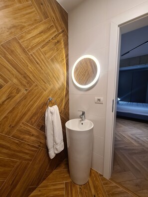 Superior Apartment, Balcony | Bathroom