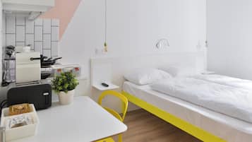 Standard Studio | Private kitchenette | Microwave, stovetop, cookware/dishes/utensils