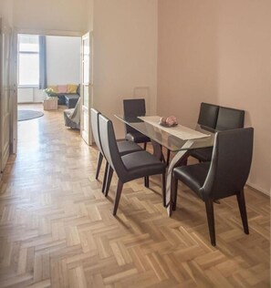 Superior Apartment | In-room dining - Rumor Apartments (Budapest)