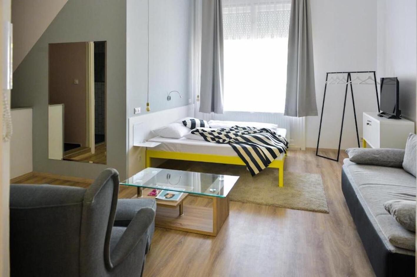 Caja de seguridad en la habitación, wifi gratis y ropa de cama 